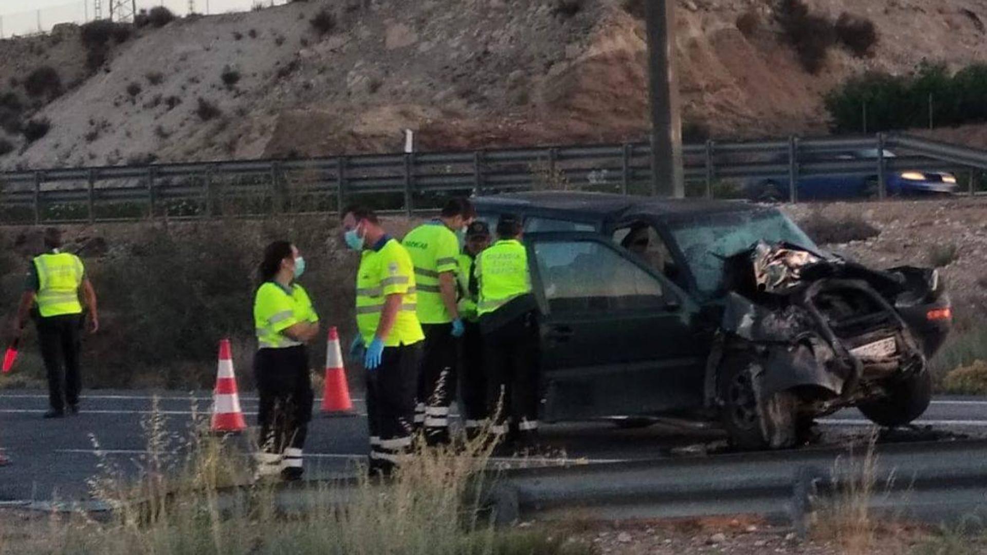 Muere un hombre al chocar contra un camión en la A-30 a la altura de Blanca