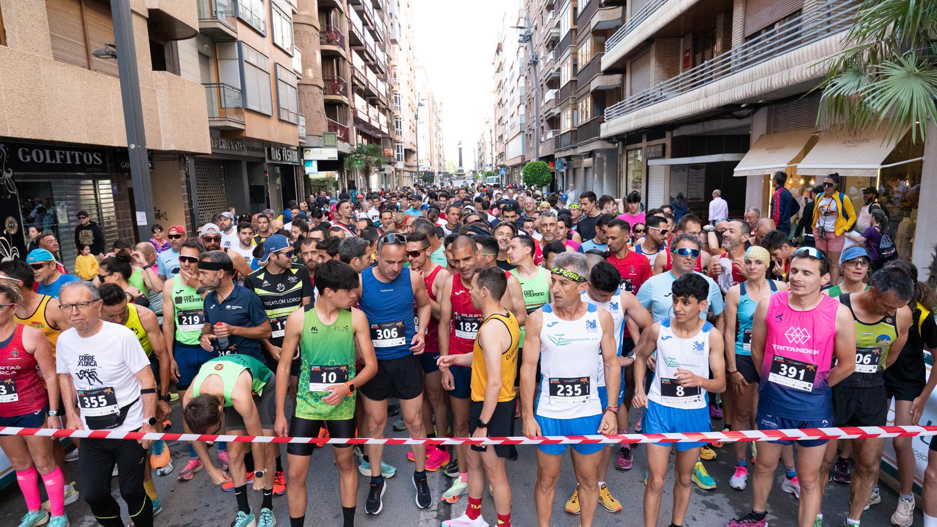 Lorca se calza las zapatillas en la carrera ‘Corre por Lorca’