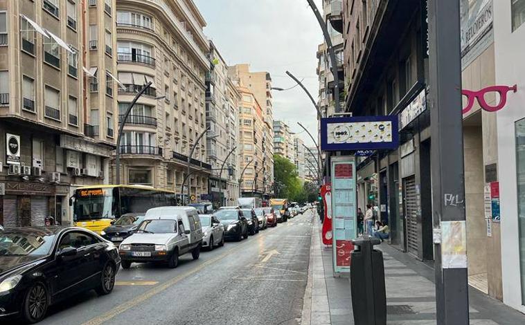 Imagen - Imagen de la Gran Vía de Murcia colapsada de tráfico este jueves.