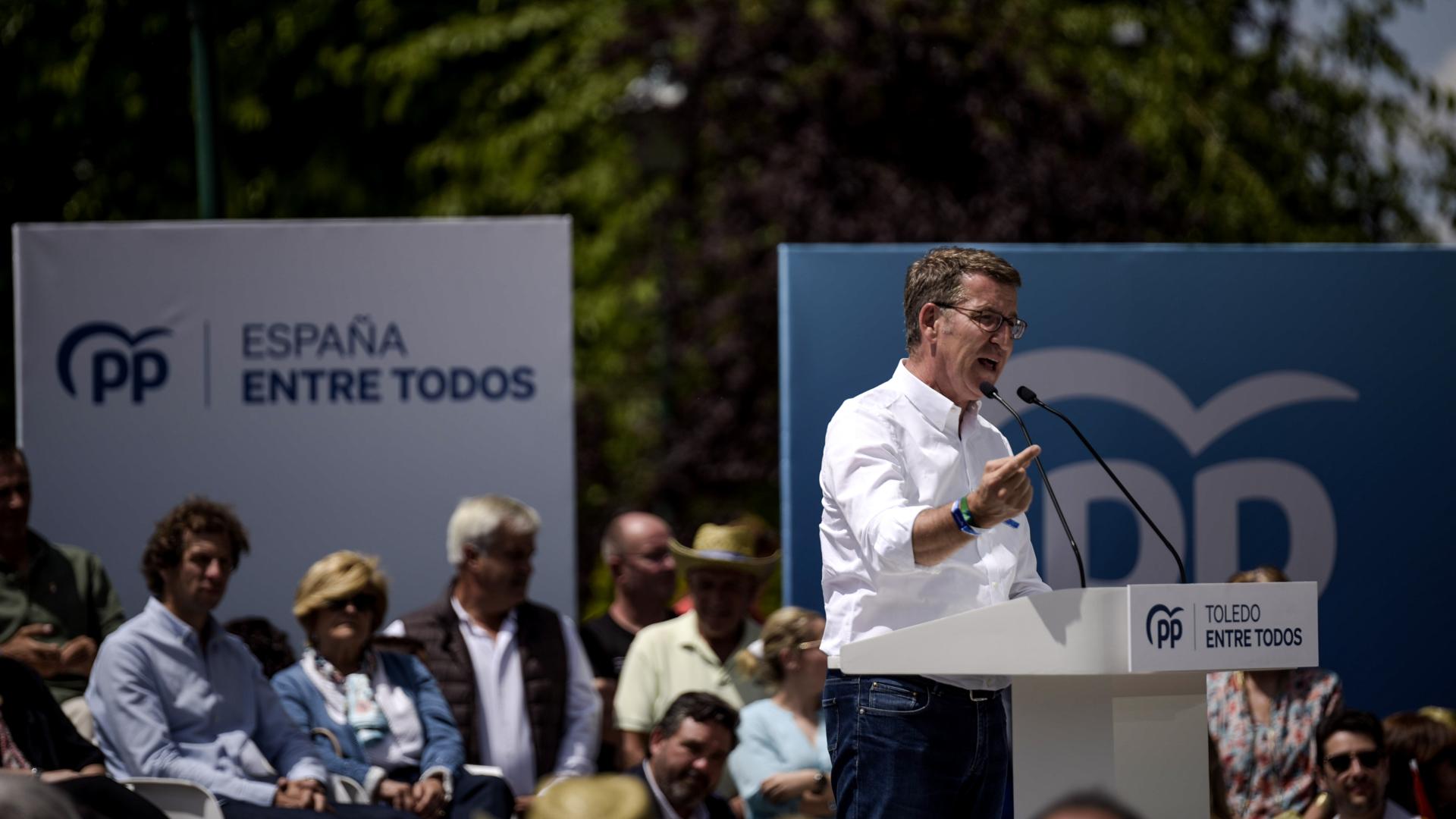 Feijóo reta a los barones del PSOE a rebelarse y exigir la ruptura con Bildu