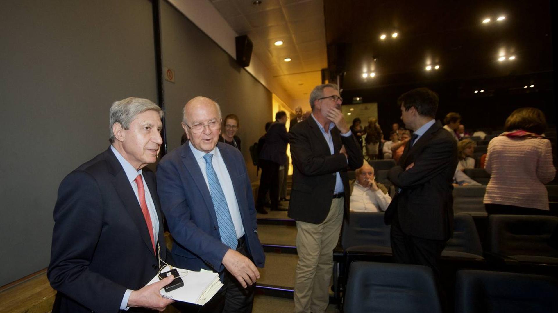 García Delgado en el Aula de Cultura de LA VERDAD: «Europa avanza más a golpe de crisis»