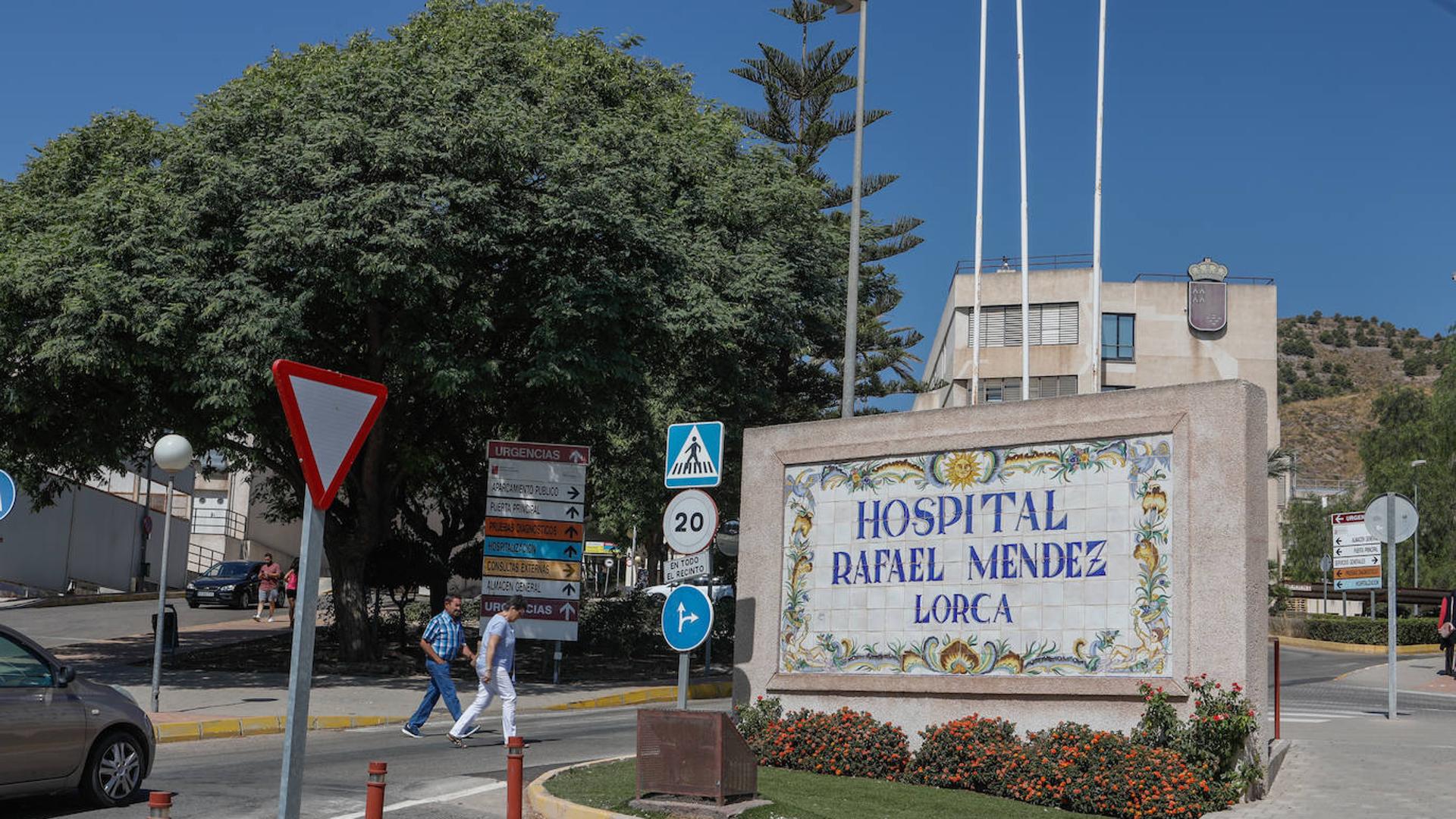 Tres heridos en un aparatoso accidente entre dos turismos en Puerto Lumbreras