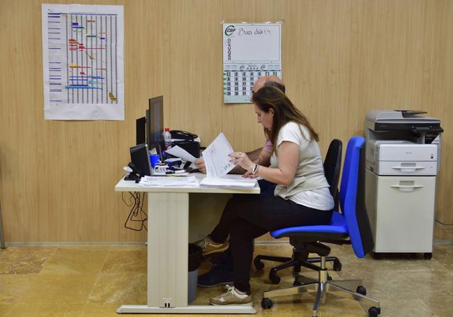 Las excusas para librarse de la mesa electoral: «Las ovejas tienen que comer»