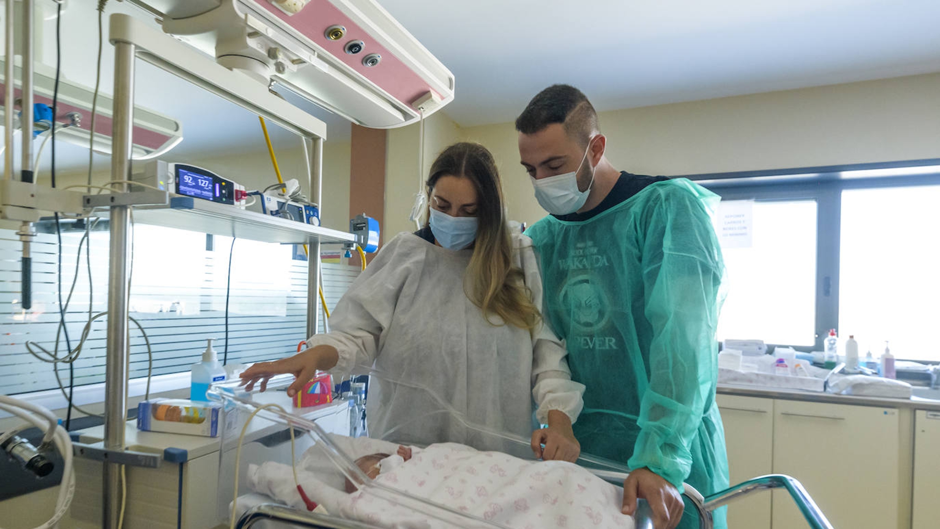 El primer niño nacido en España tras un trasplante de útero ya está en Murcia