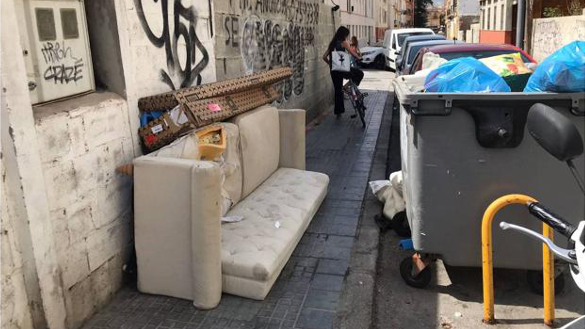 Recoger muebles de la basura, la moda del stooping para salvar el planeta