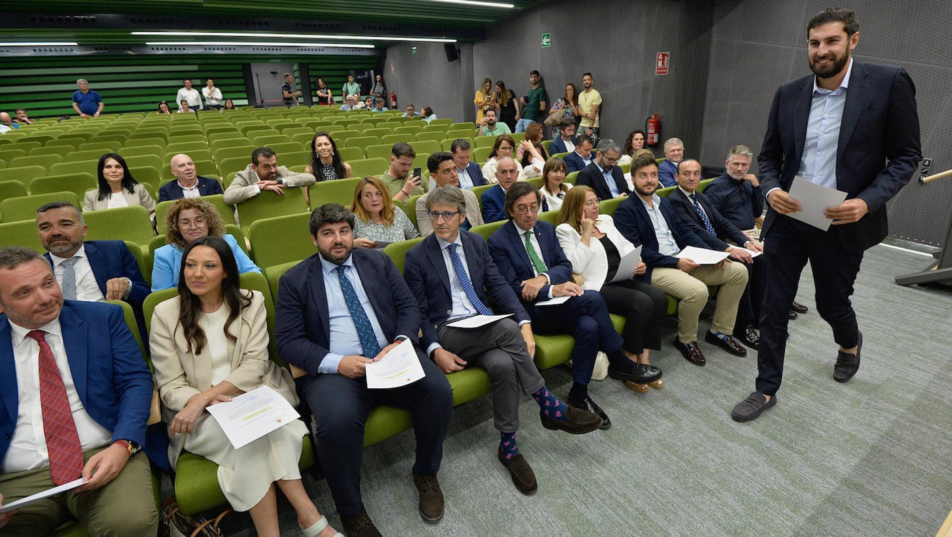 El PP confirma que quiere ocupar tres puestos en la Mesa de la Asamblea Regional