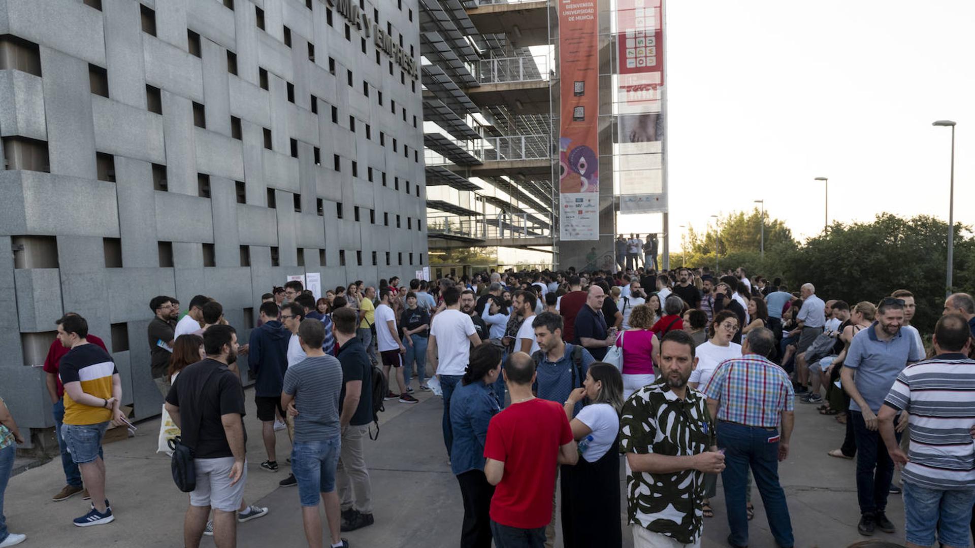 Casi 8.000 opositores para lograr plaza en Secundaria: «Me he quitado un peso de encima»