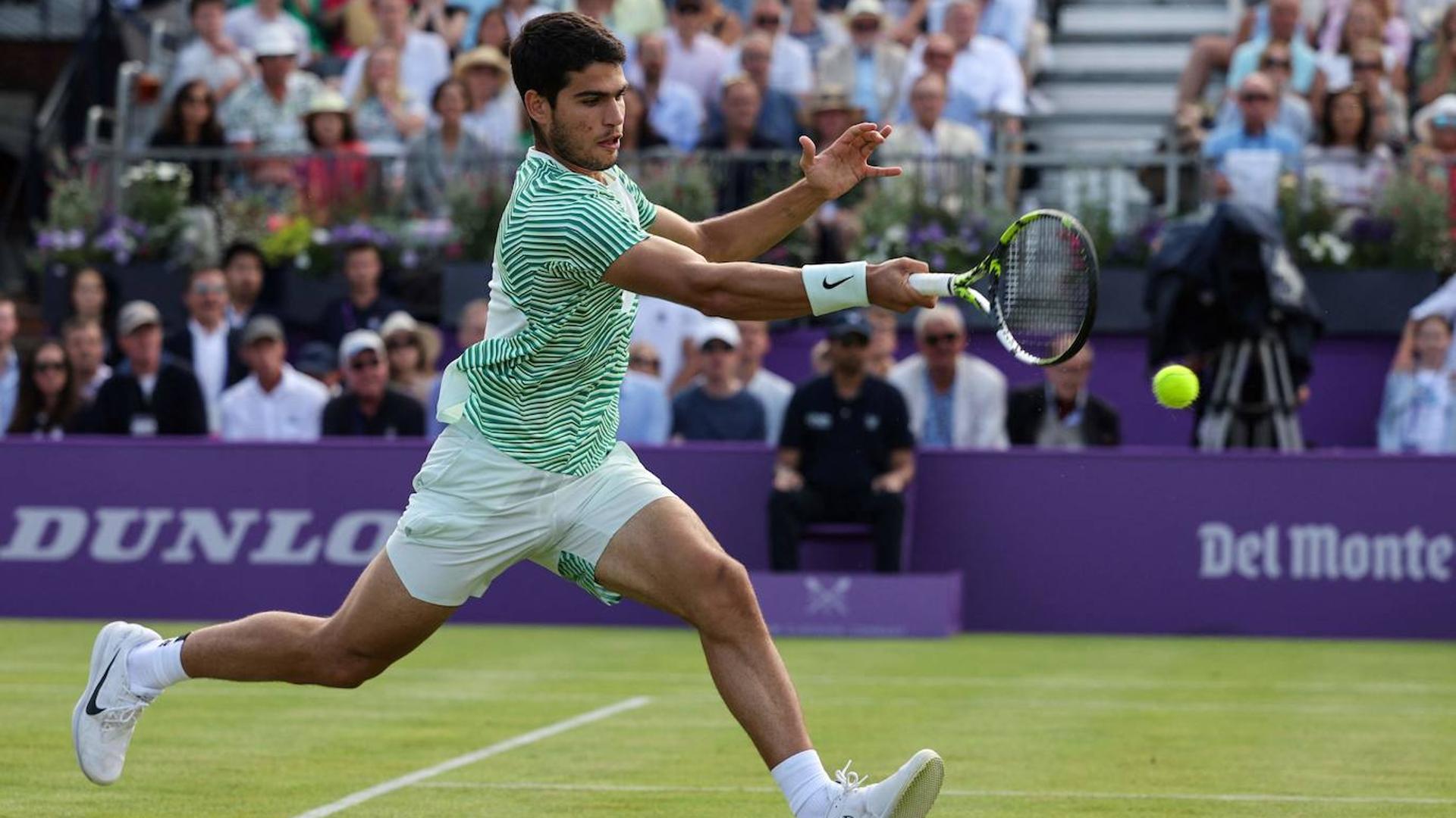 Horario y dónde ver el partido de Carlos Alcaraz ante Jiri Lehecka en Queen’s
