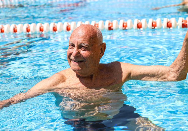 Cuando la edad es solo un número: el nadador Roberto Alberiche bate dos récords mundiales a sus 92 años