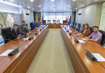 Miras defiende una investidura como la de Baleares y Abascal rebaja sus expectativas