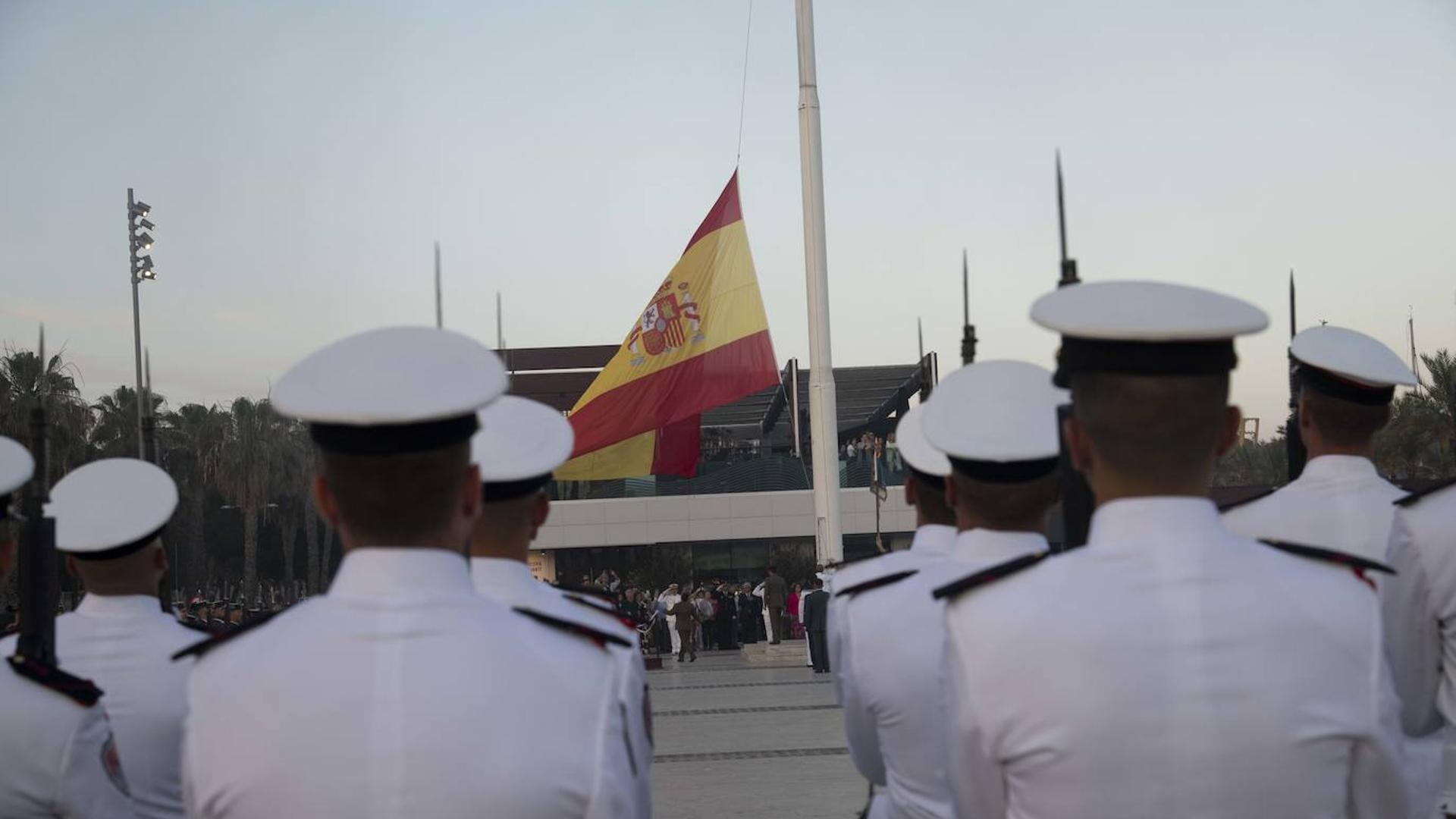 Los militares de Cartagena homenajean a la Bandera