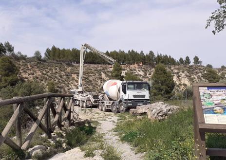 Imagen secundaria 1 - Obras en el entorno del Salto del Usero.