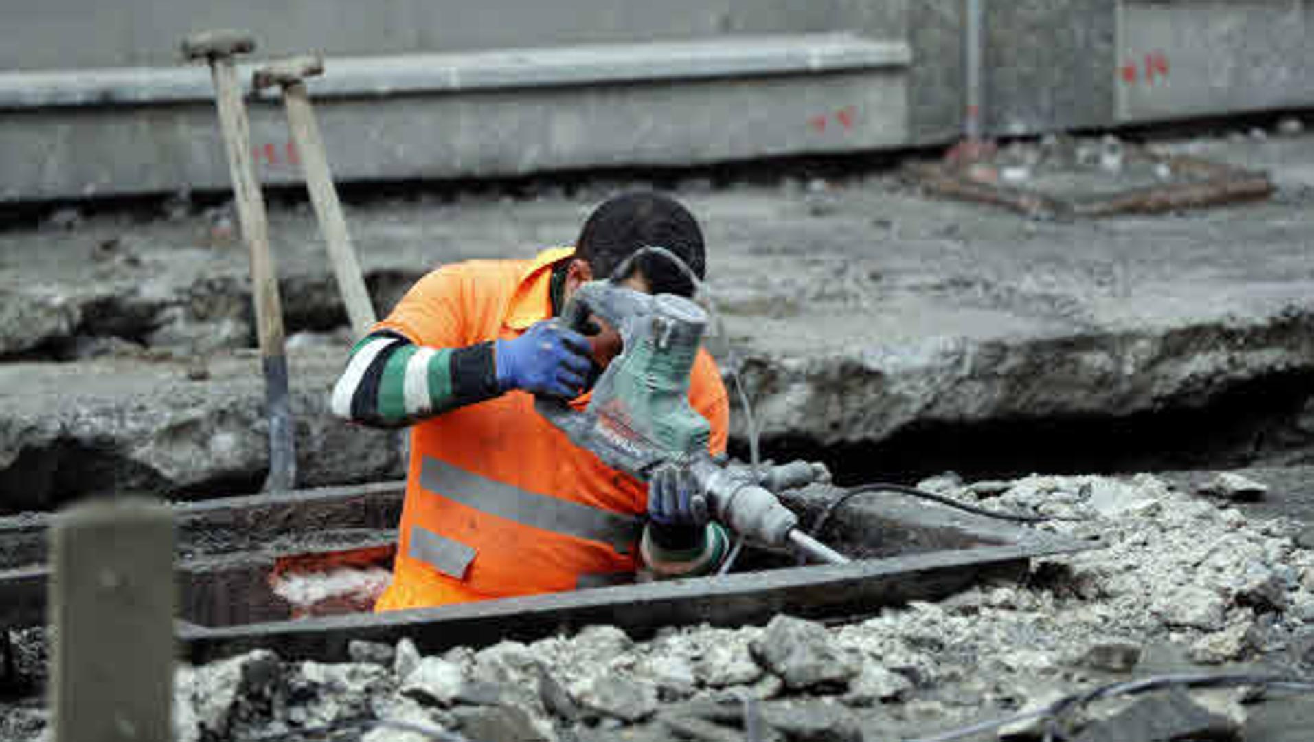 Dos de cada tres trabajadores cobran menos de 27.000 euros brutos al año