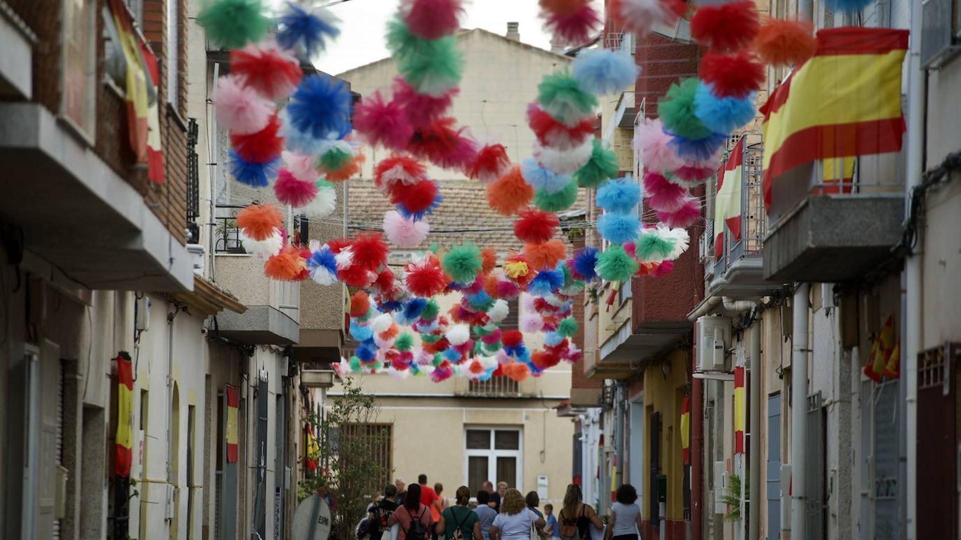 Alquerías se viste de fiesta con motivo de San Juan y engalana las calles de la pedanía de Murcia