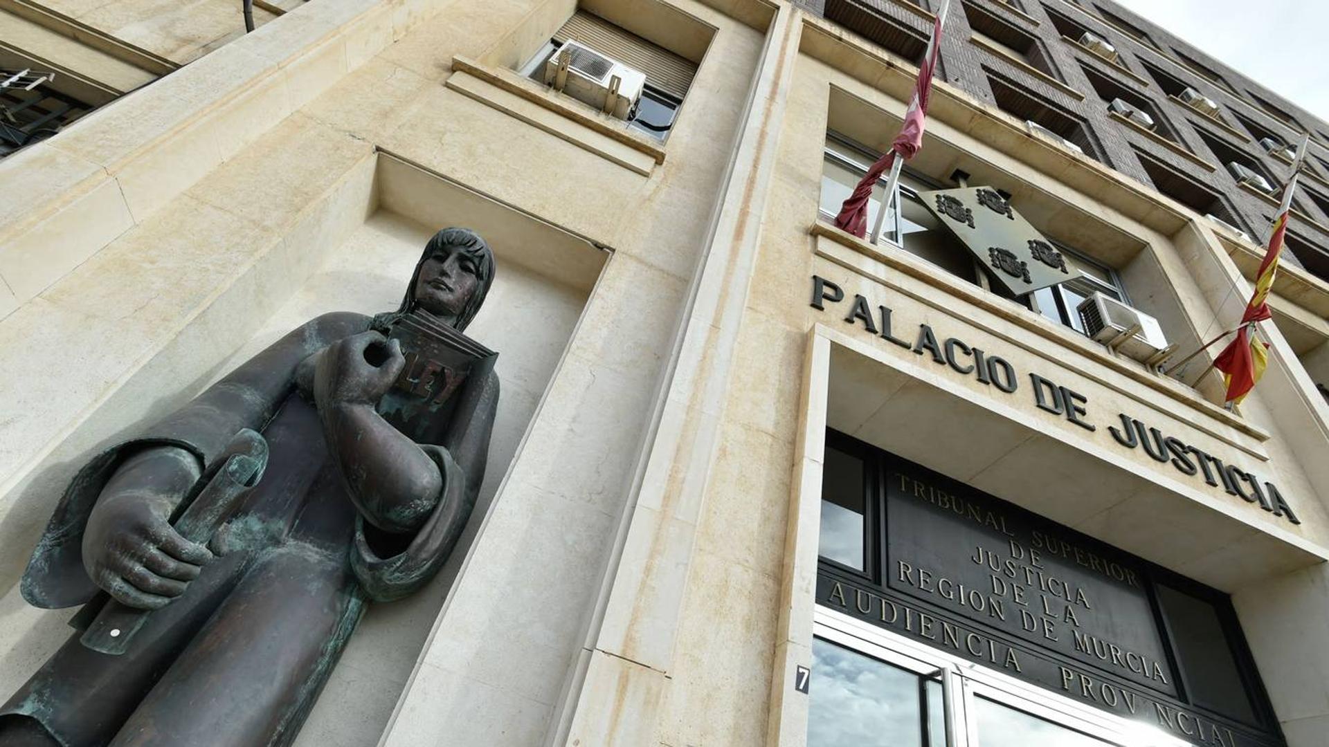 El TSJ de Murcia ratifica la condena de cárcel a un párroco por abusos sexuales a un menor