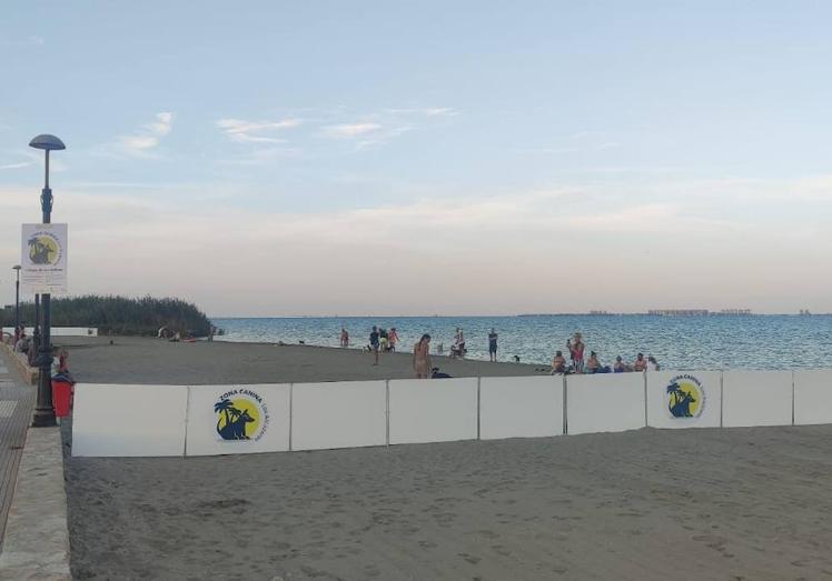 Imagen de archivo de la playa canina de Las Salinas, en Los Alcázares.