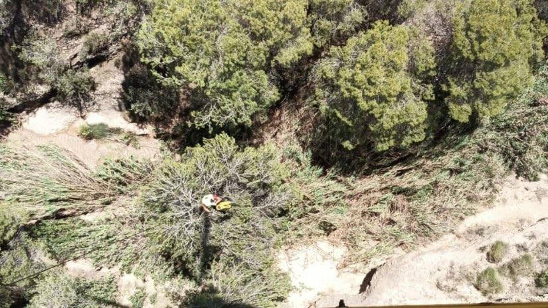 Rescatan a una mujer de 72 años con un esguince en el paraje del río Chícamo, en Abanilla