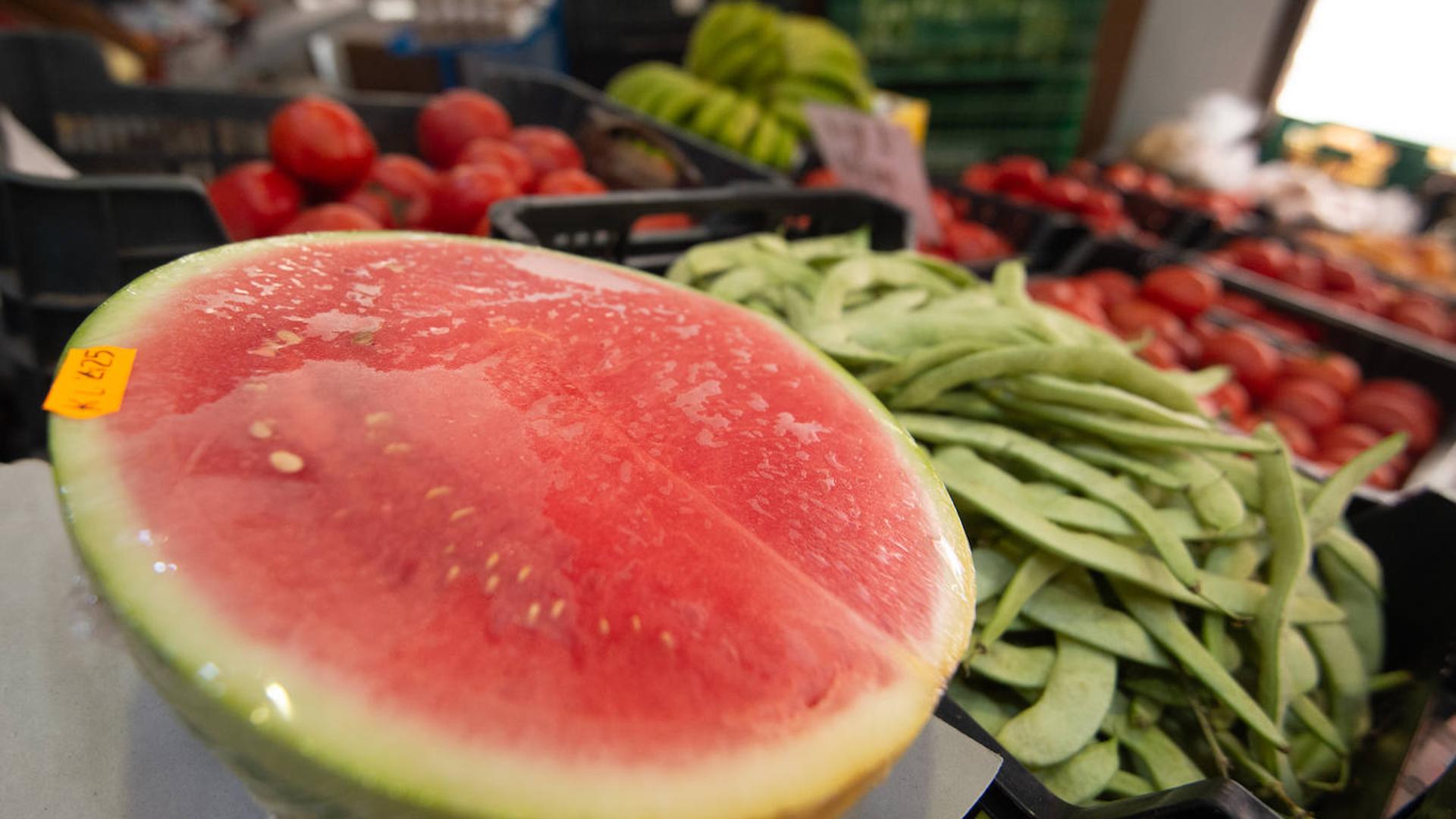 El granizo y la lluvia de la primavera provocan la falta de melones y sandías