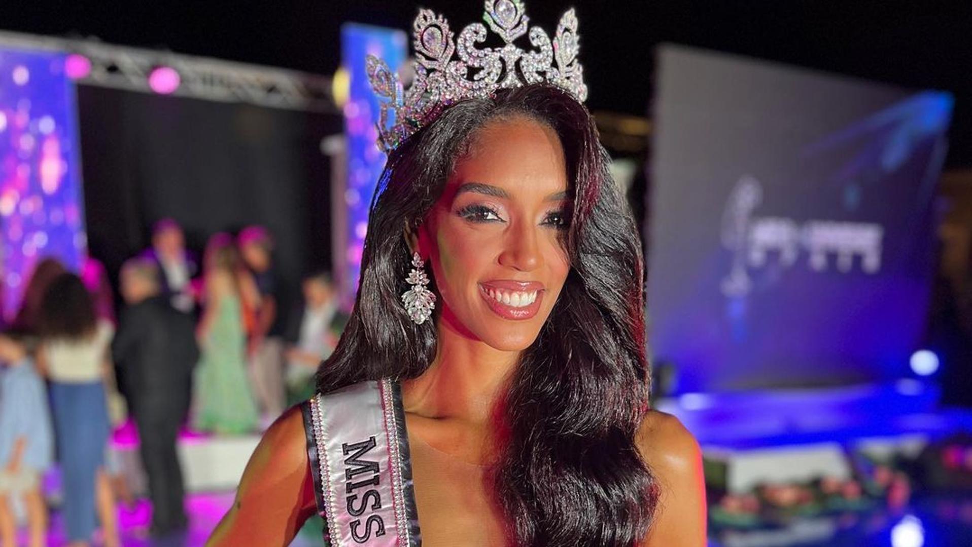 La murciana Athenea Pérez se corona como Miss Universo España