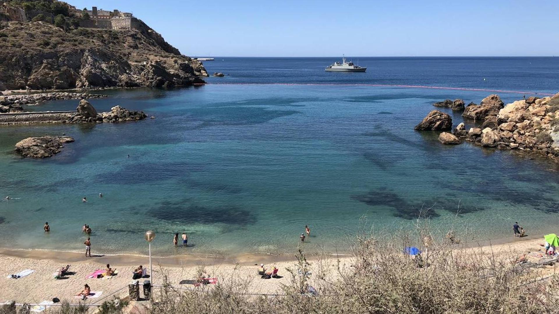 Rescatan a un joven de 20 años en Cala Cortina que se había perdido en el mar de madrugada