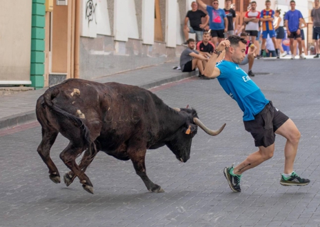 Las reses de El rellano propician un séptimo encierro vistoso en las fiestas del Cristo del Rayo de Moratalla