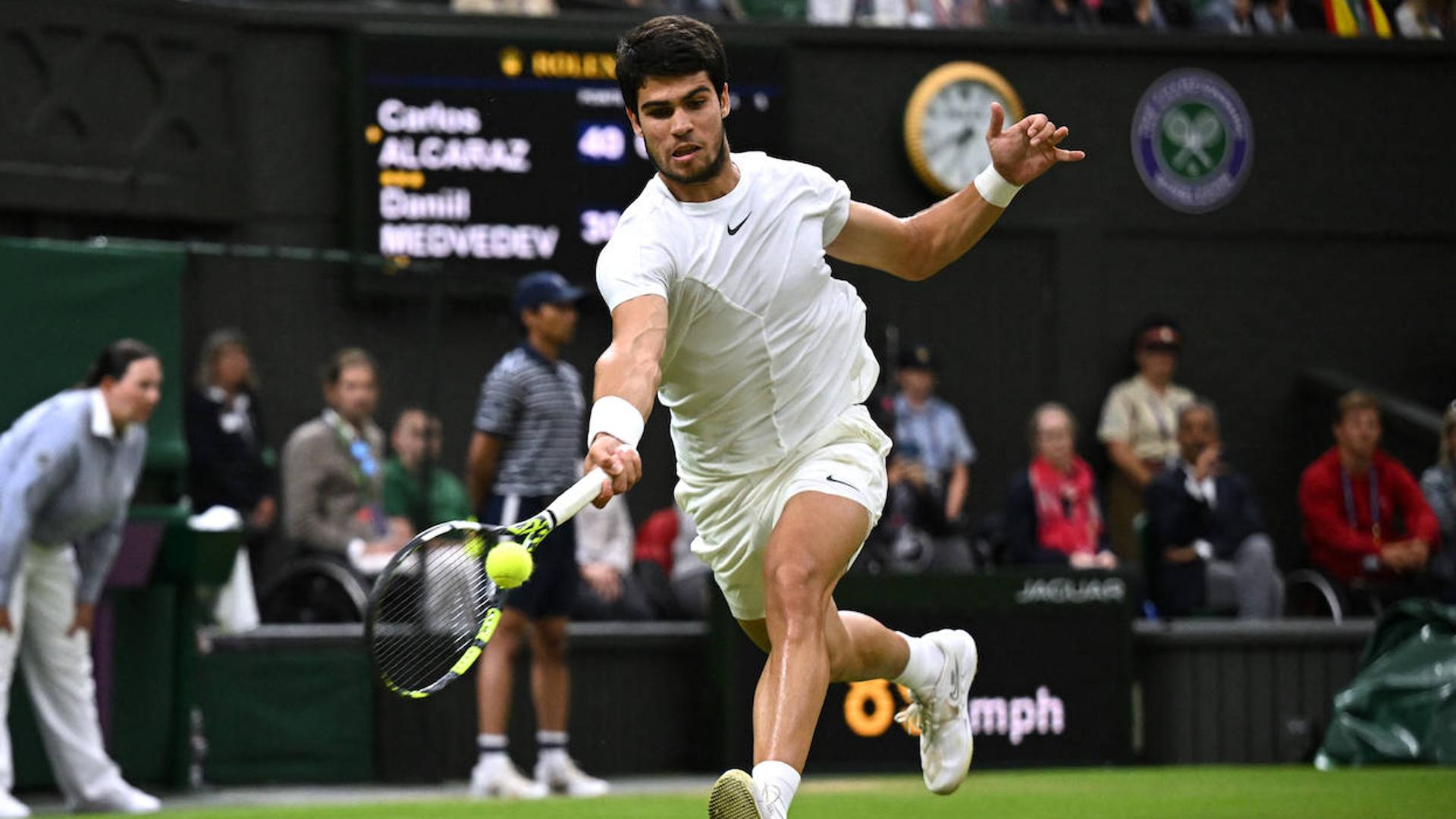 Horario y dónde ver la final de Wimbledon entre Carlos Alcaraz y Novak Djokovic