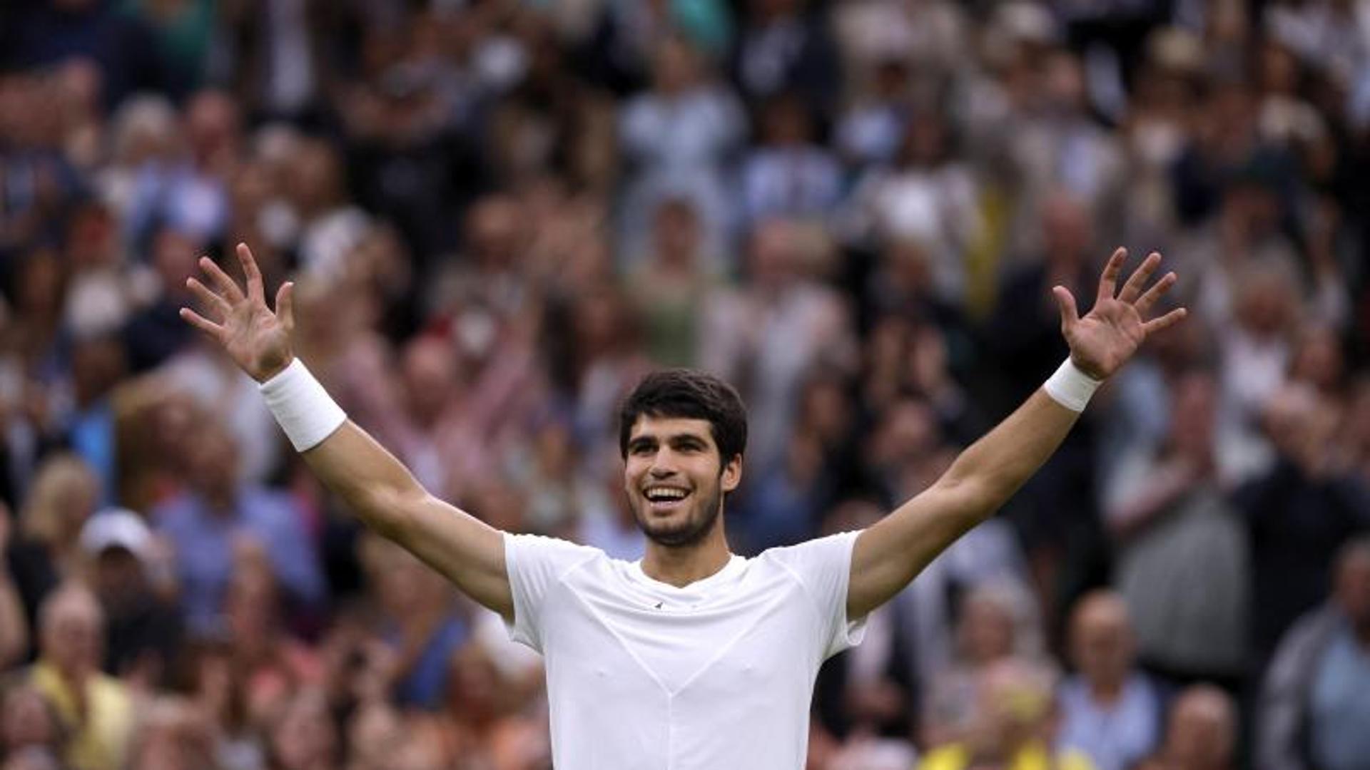 Alcaraz se da un festín y jugará su primera final de Wimbledon