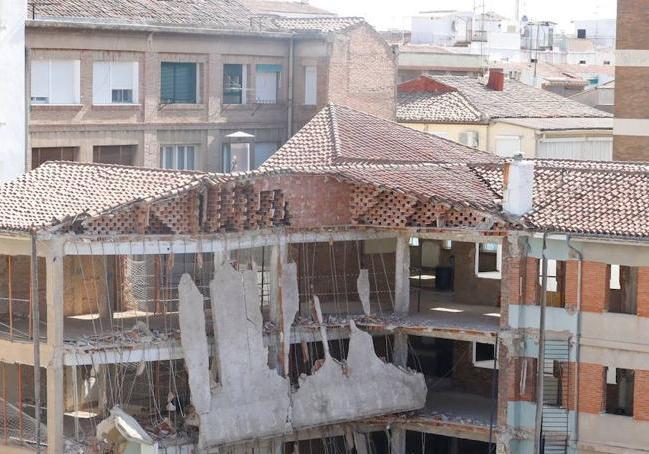 Aparece muerto el trabajador atrapado tras el derrumbe de un colegio de Logroño