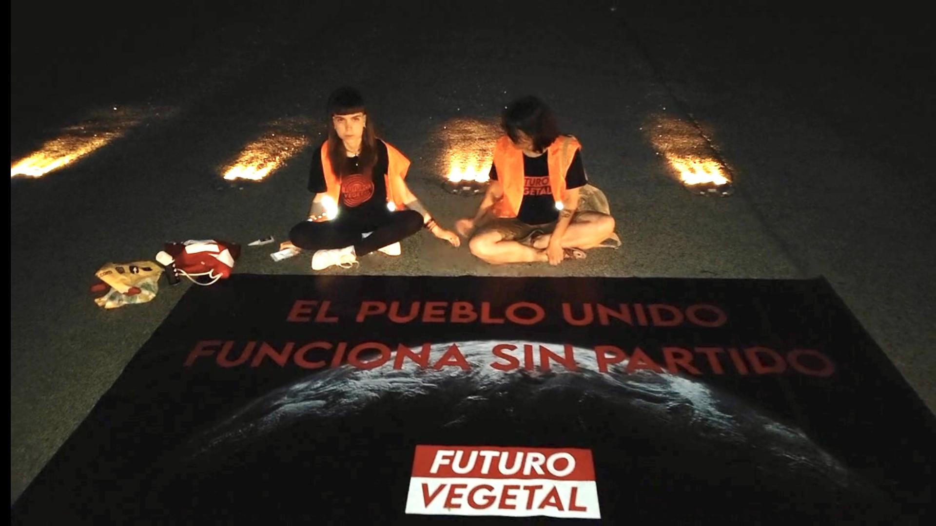 Cerrada una pista de Barajas durante tres horas por una protesta de activistas