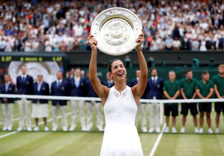 Muguruza alza la bandeja de Venus de campeona.