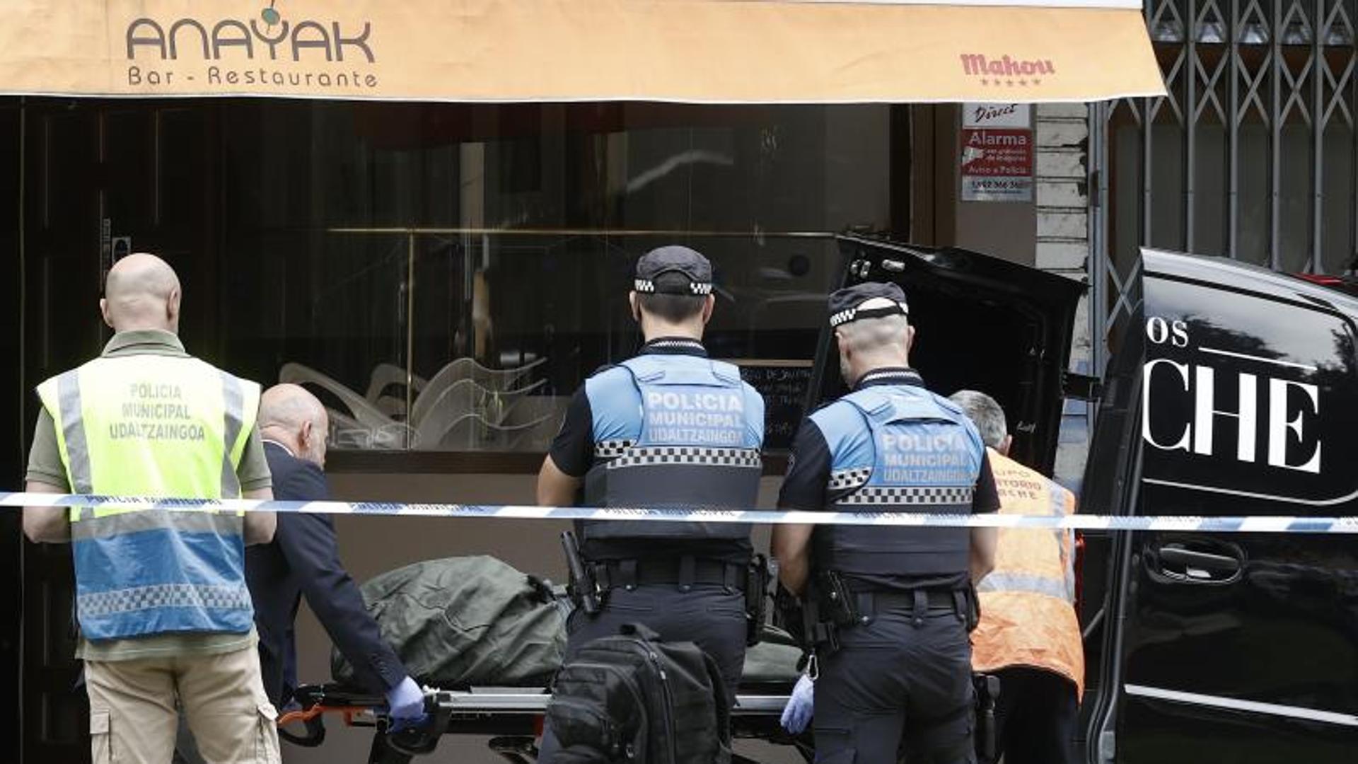 Mata a una mujer en un bar de Pamplona y se entrega a la Policía