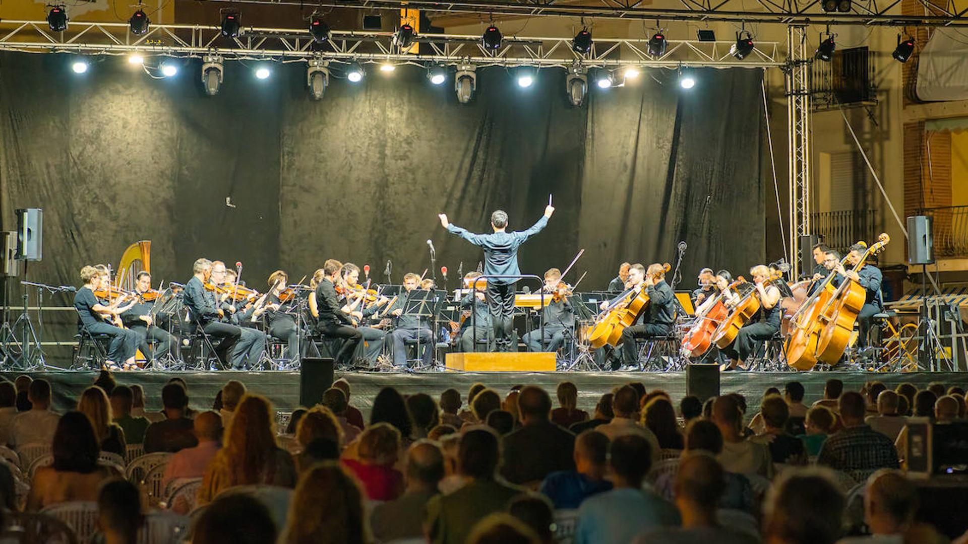 La Orquesta Sinfónica conquista al público en Blanca