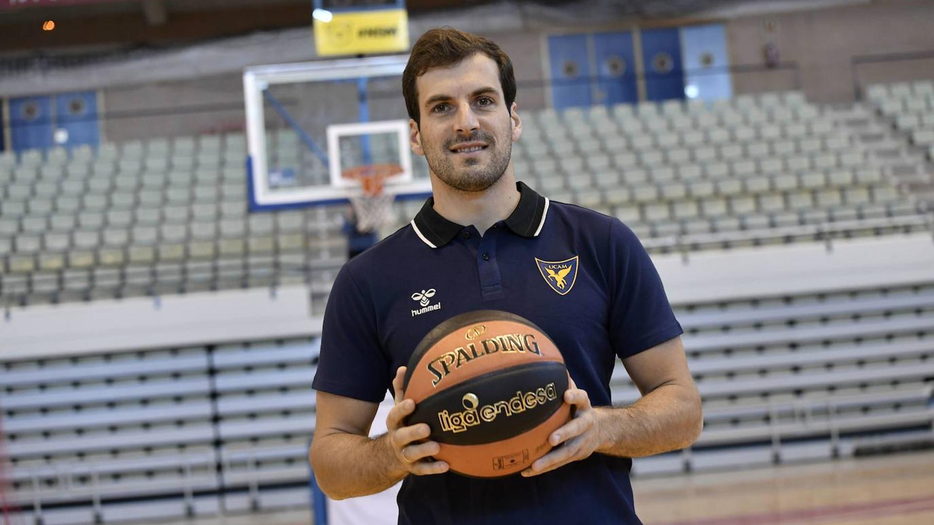 Tomás Bellas finaliza su etapa en el UCAM Murcia CB