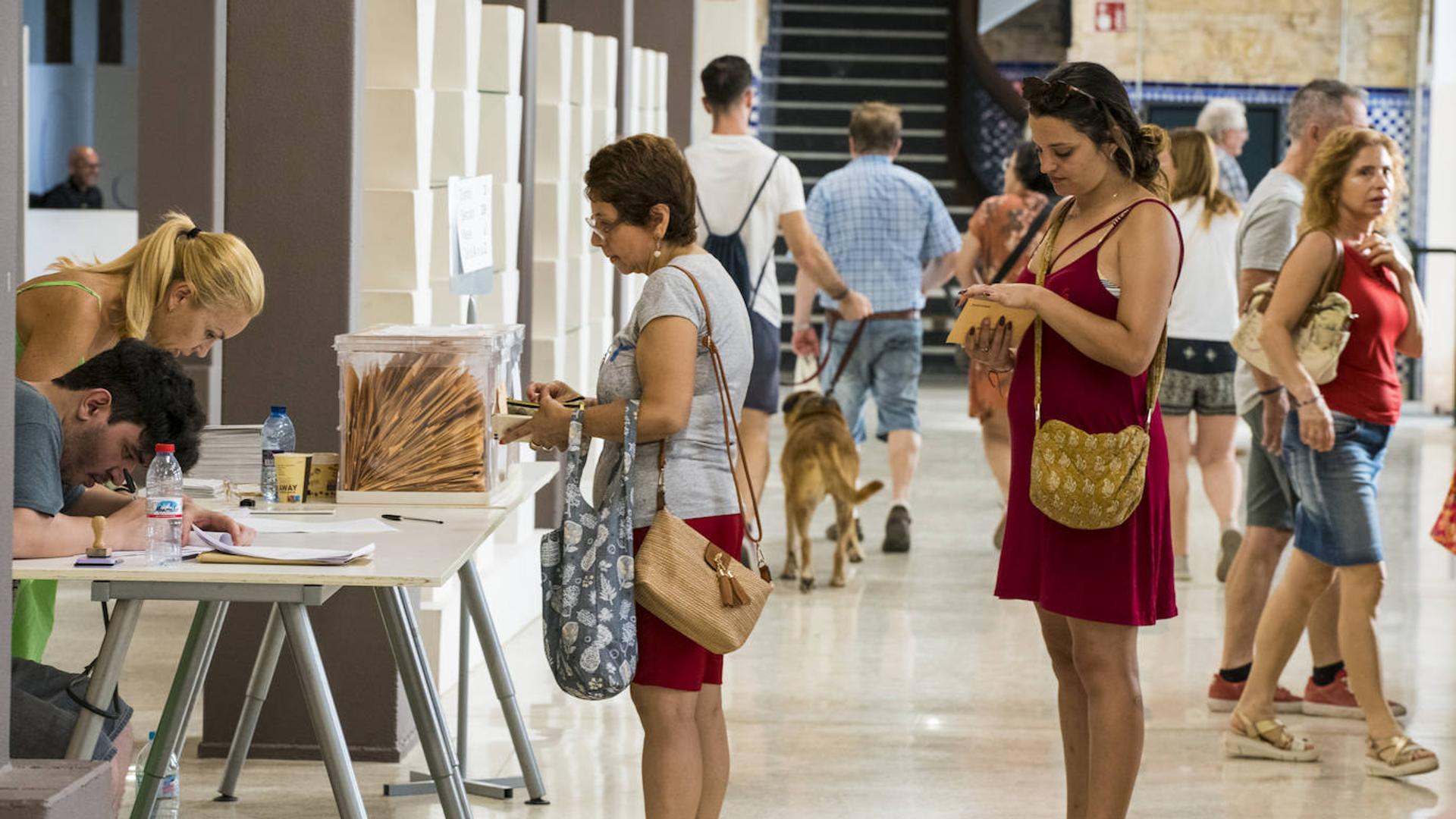 Mayor movilización en pleno verano: los votantes de la Región de Murcia acuden más a las urnas que el 28-M