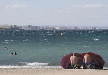 Rescatan tras cinco horas en el agua al joven arrastrado con su kayak mar adentro en San Pedro del Pinatar