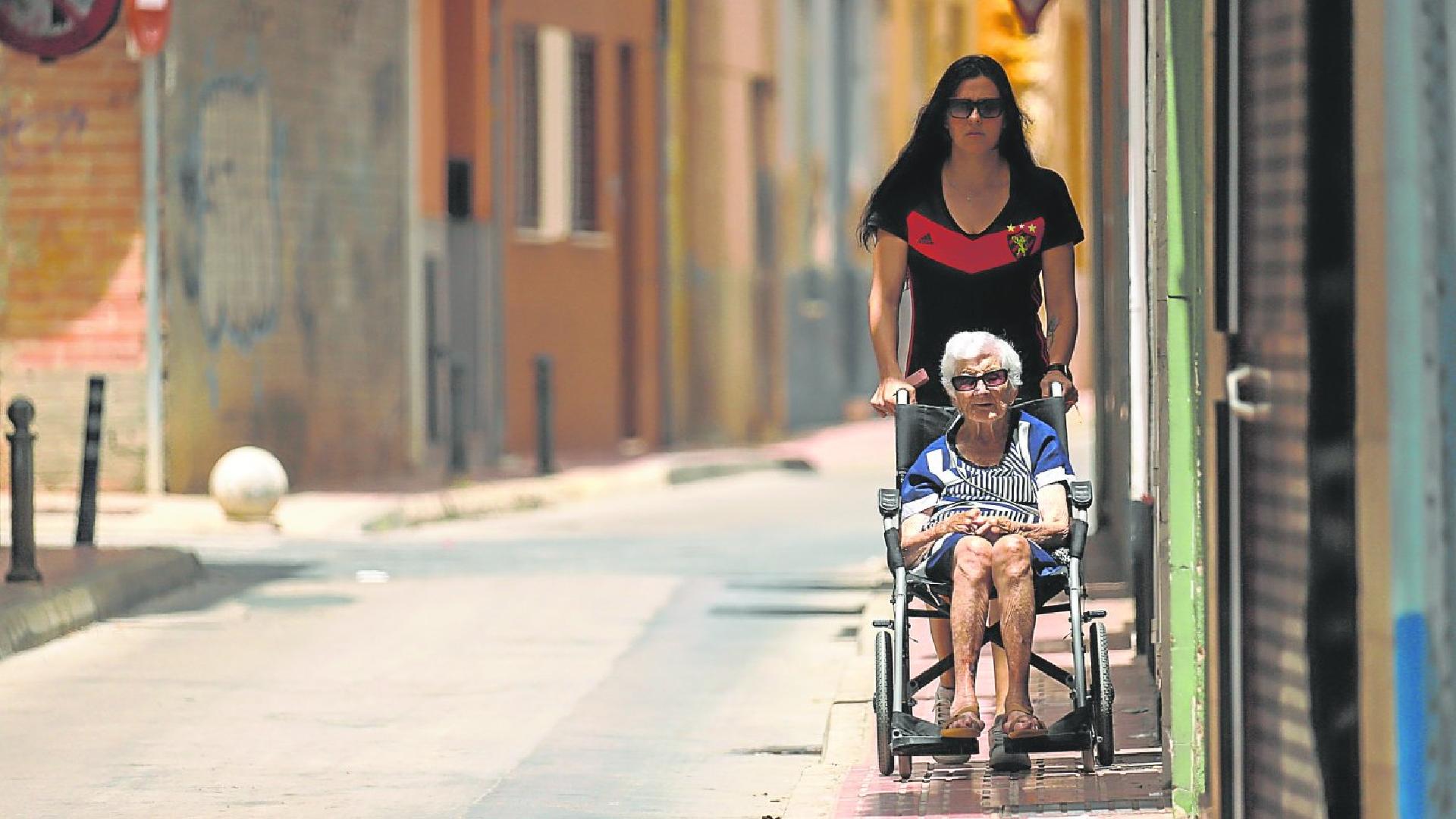 «Parece que vivimos en un crematorio», confiesan los vecinos de Alcantarilla, uno de los ‘hornos’ de la Región