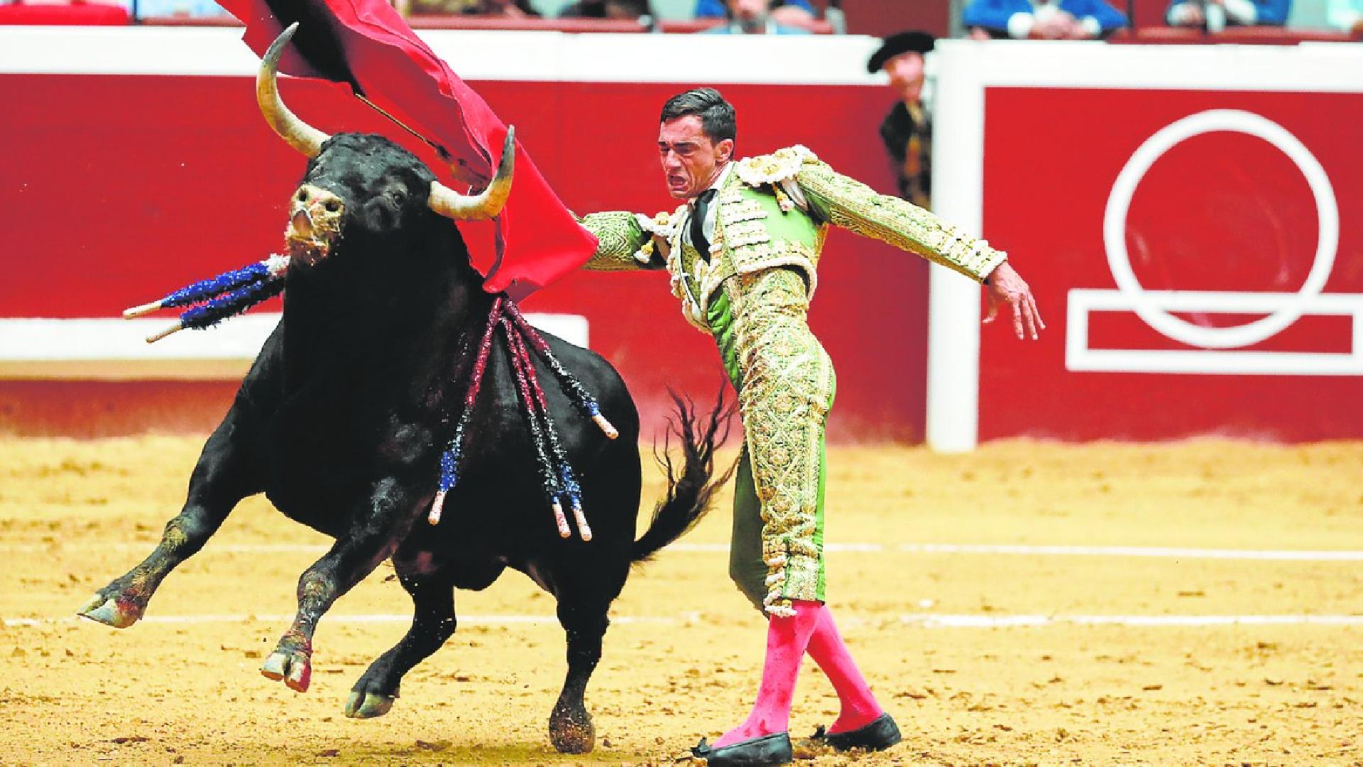 Dos orejas para un gran Ureña en San Sebastián