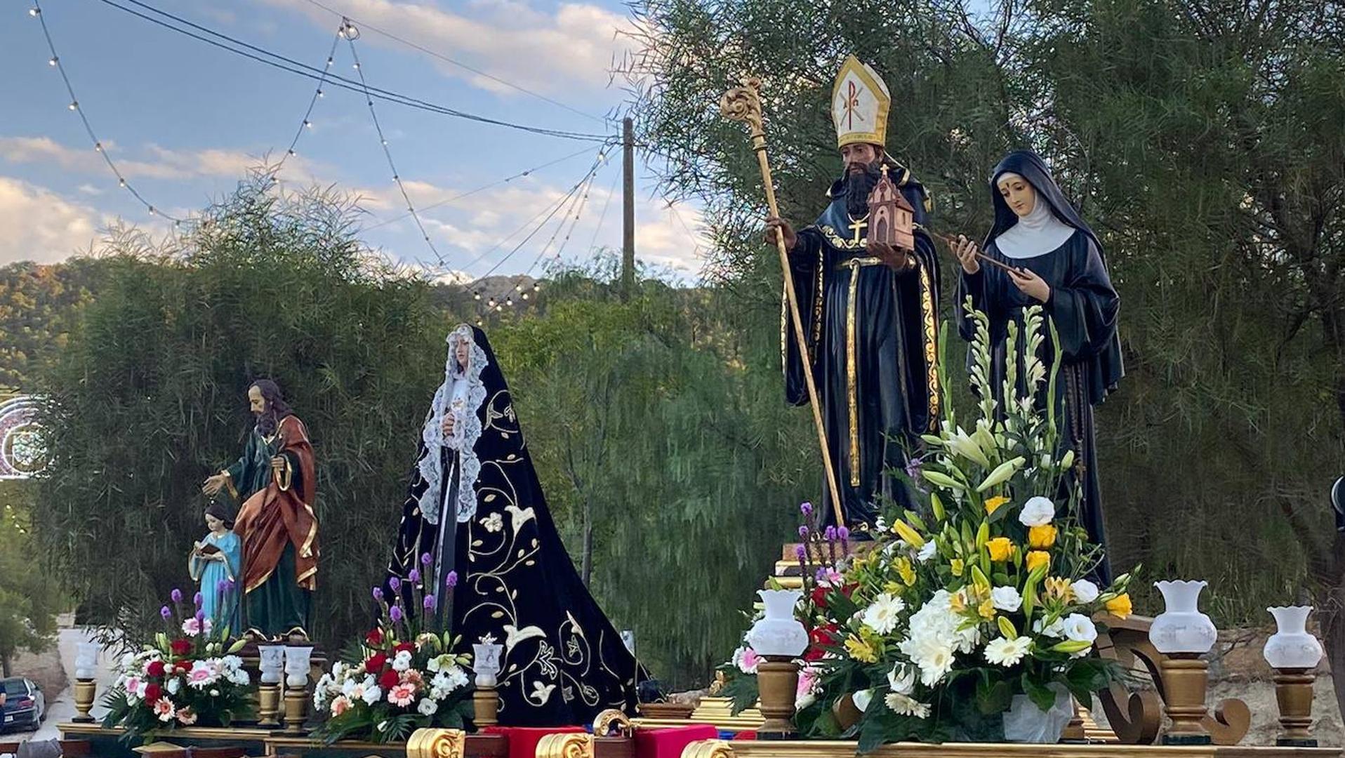 El patrón de Ojós se desplaza en romería hasta la Ermita del Campillo