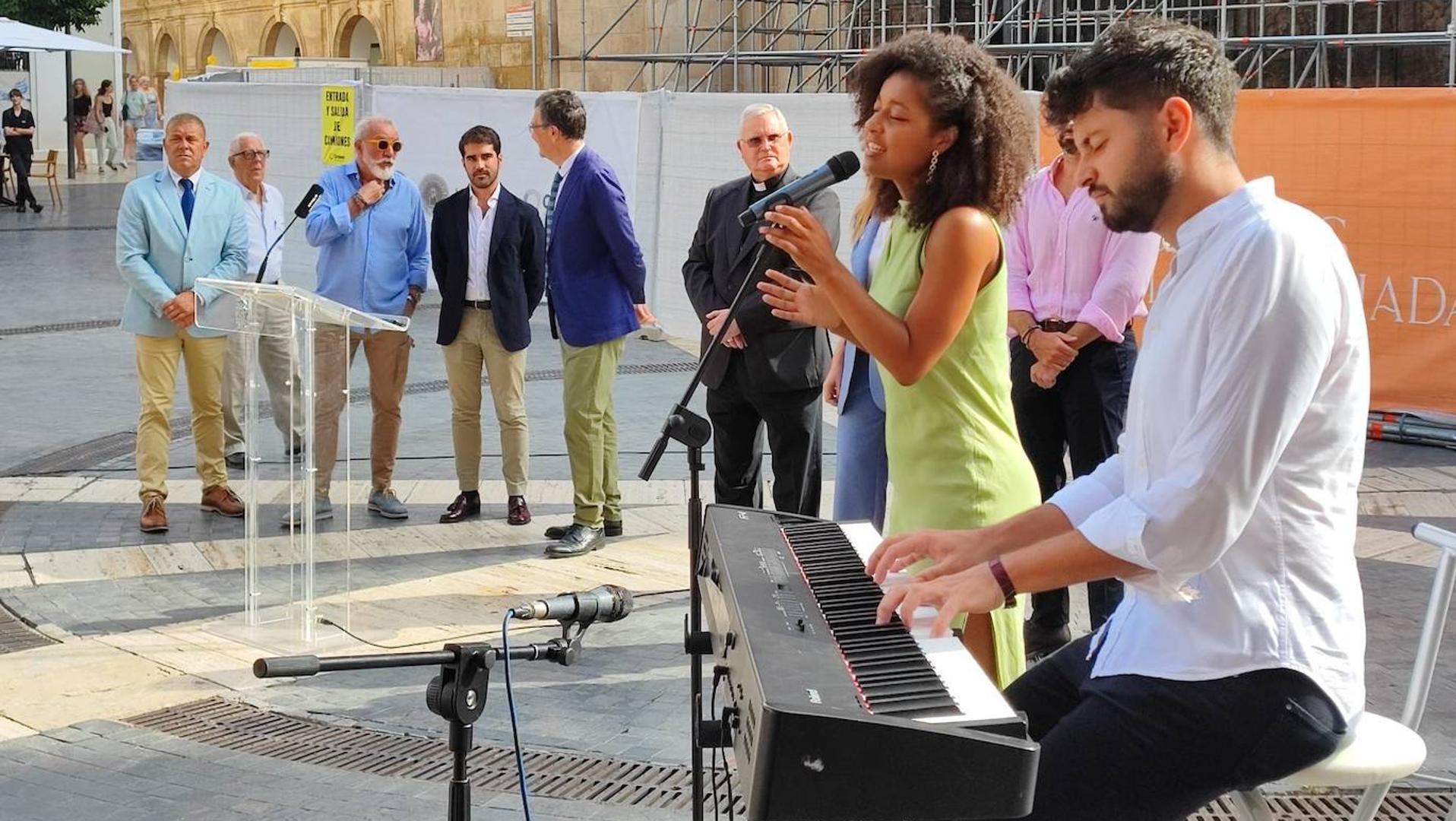 El arquitecto de la fachada de la Catedral de Murcia cobra vida en un espectáculo de la Feria de Septiembre