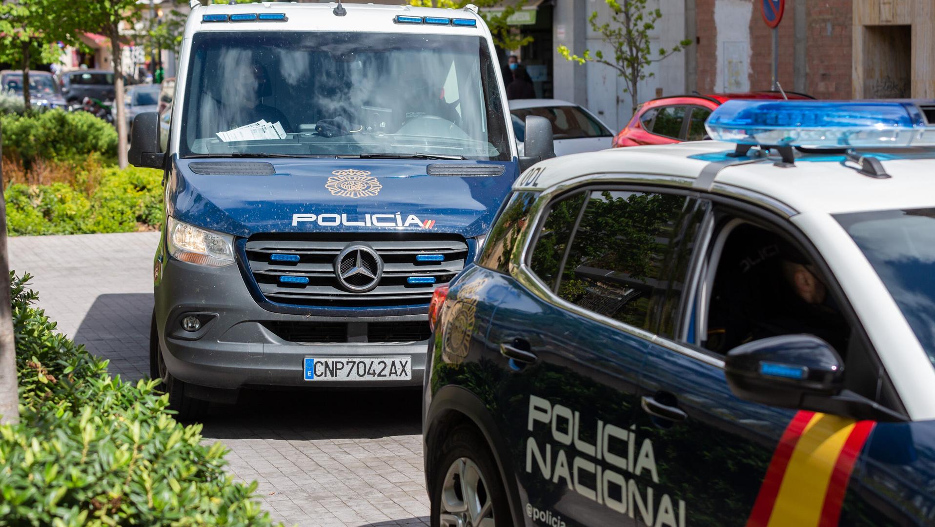 Hallan los cadáveres de una mujer y un hombre en una vivienda de Sevilla