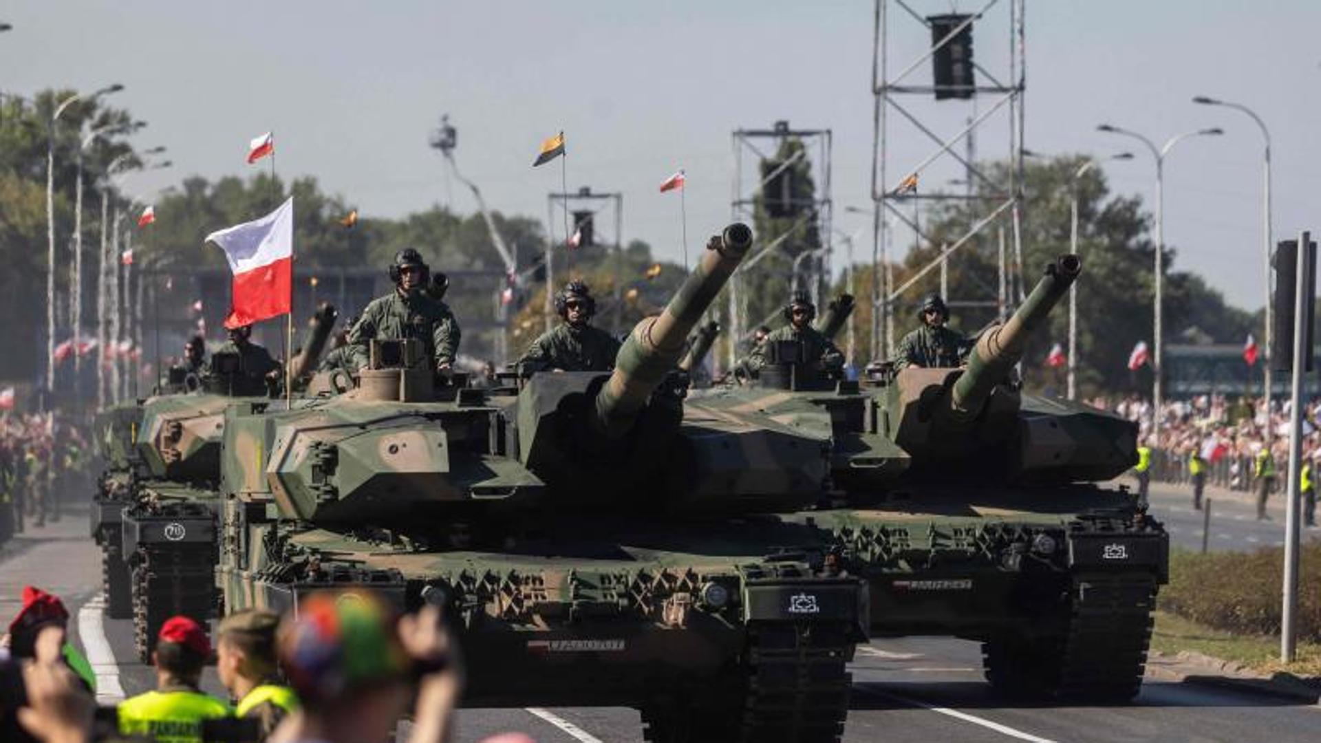 Polonia exhibe su potencia defensiva con el mayor desfile militar en décadas