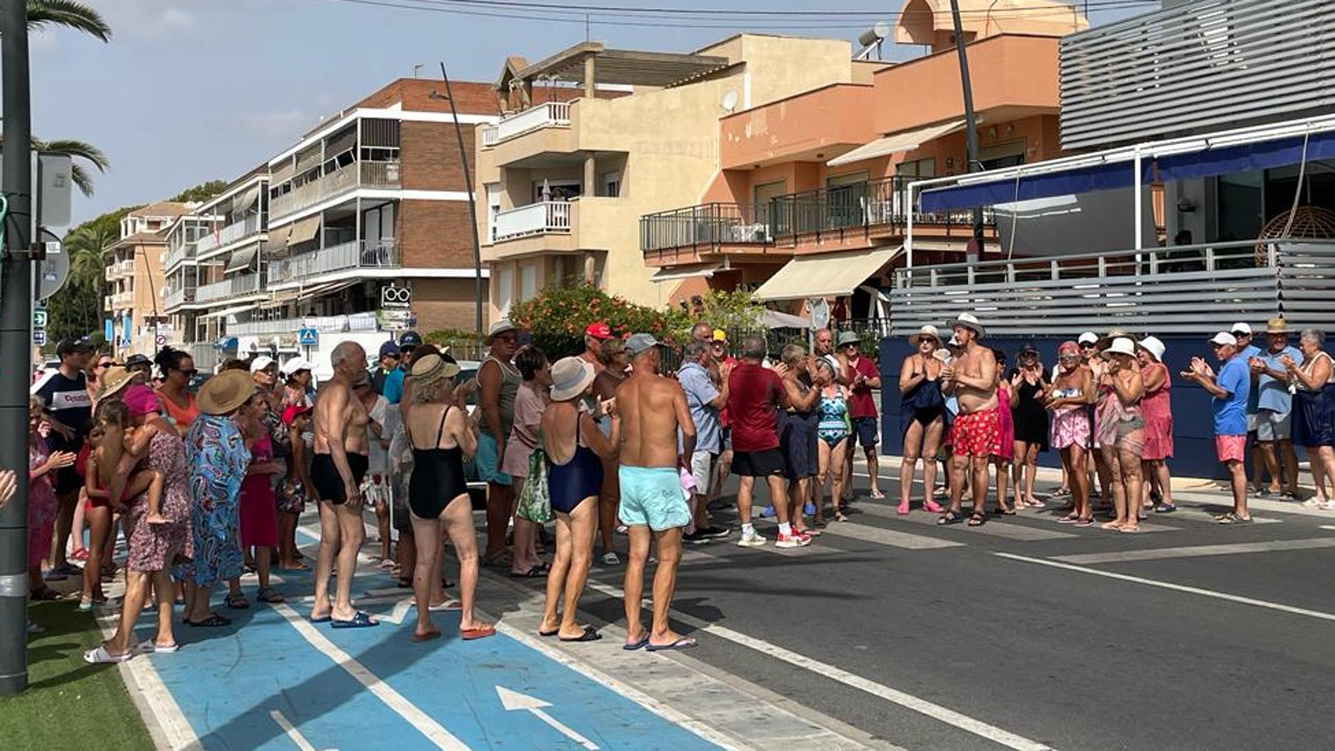 Protesta en Lo Pagán para que se instalen redes contra las medusas en las playas