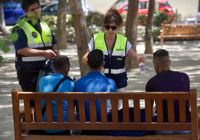 El calor duplica las intervenciones del Semas en Murcia para personas sin hogar