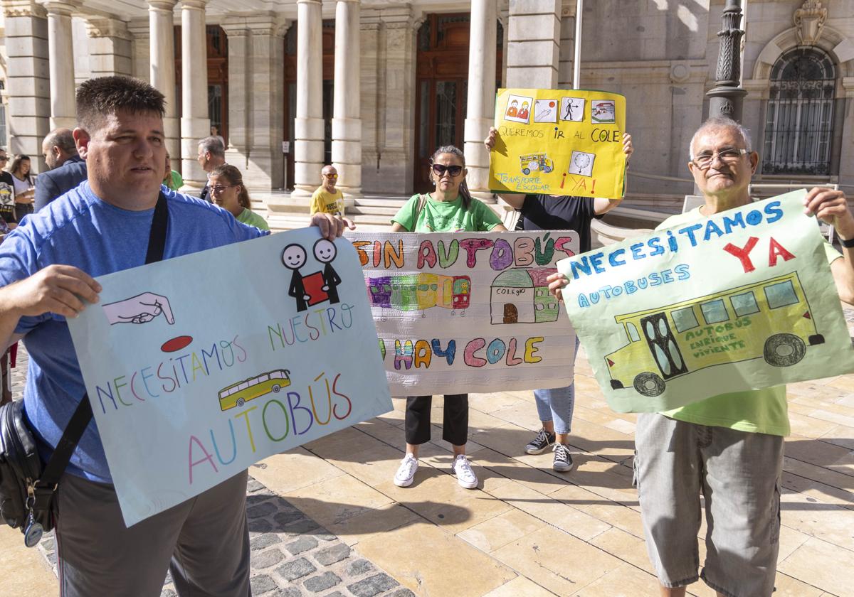 Acercamiento de posturas entre Educación y las empresas para solucionar el conflicto por el transporte escolar