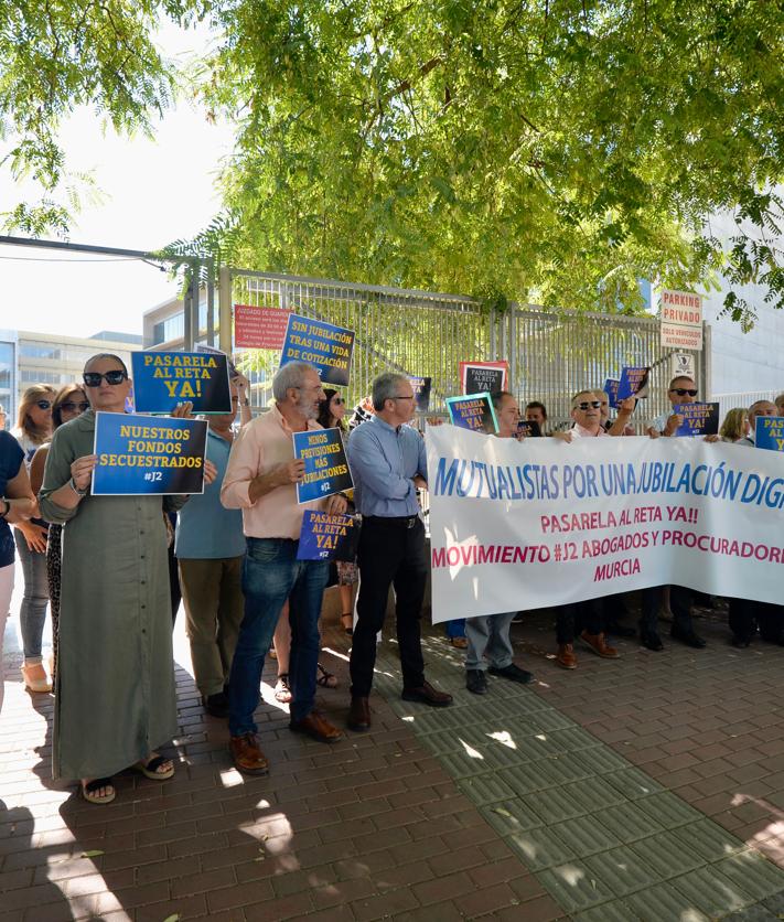 Imagen secundaria 2 - Denuncian en Murcia las pensiones «míseras» de abogados