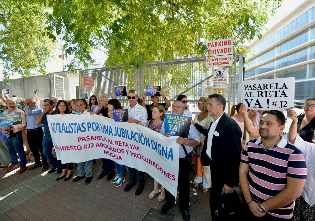 Denuncian en Murcia las pensiones «míseras» de abogados