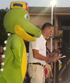 Imagen secundaria 2 - Acto de inauguración del parque, este lunes, con el alcalde de Molina, José Ángel Alfonso (arriba), y el creador de Drilo y su pandilla, Andrés Meseguer (abajo derecha).