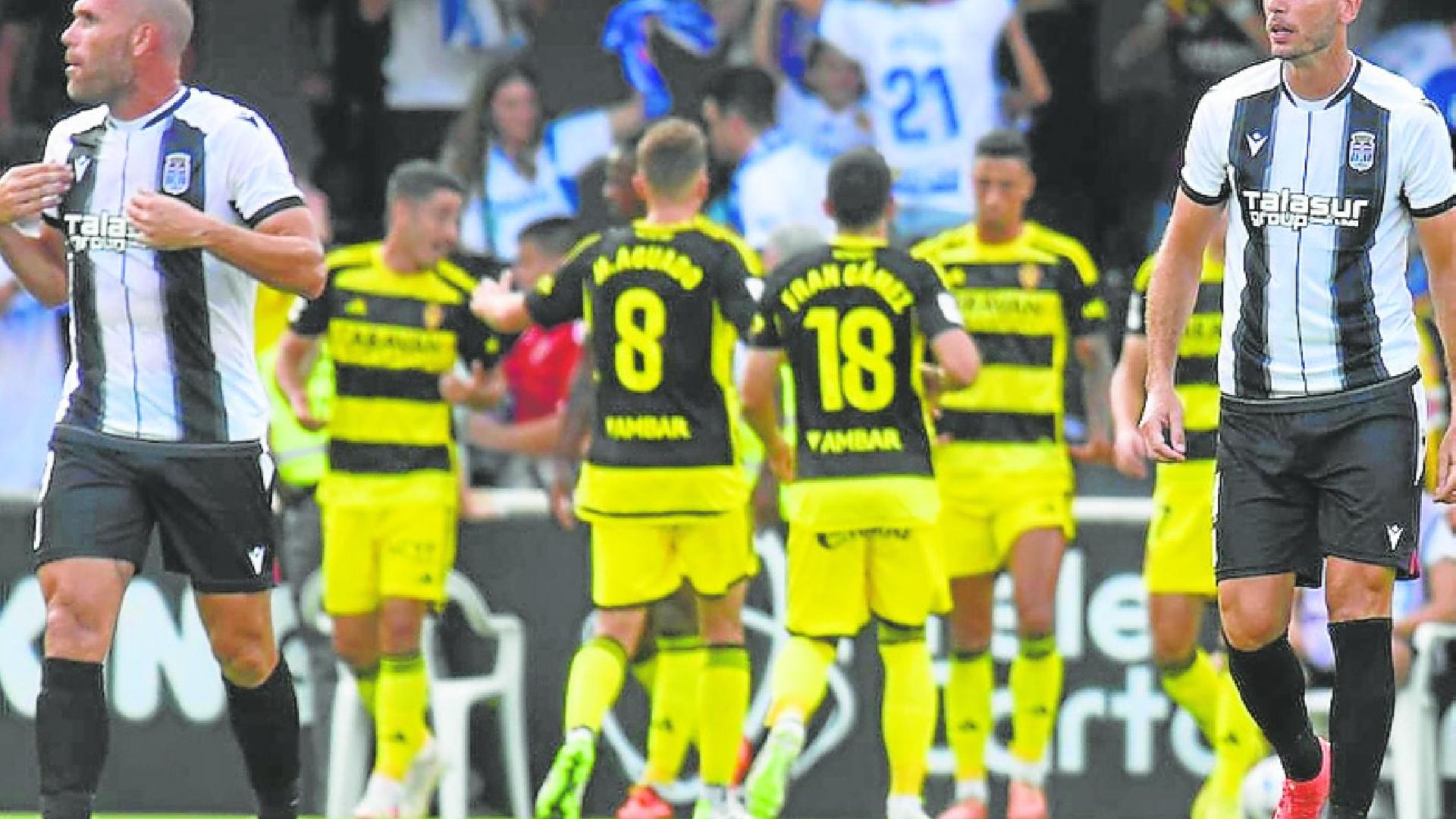 La defensa albinegra encaja nueve goles y sigue sin mantener la portería a cero