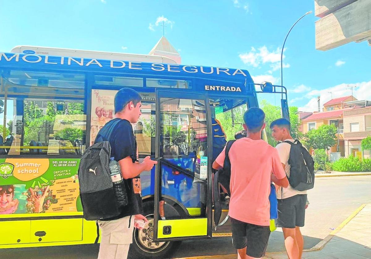 El Ejecutivo de Molina propondrá adaptar el servicio urbano de autobuses al horario escolar