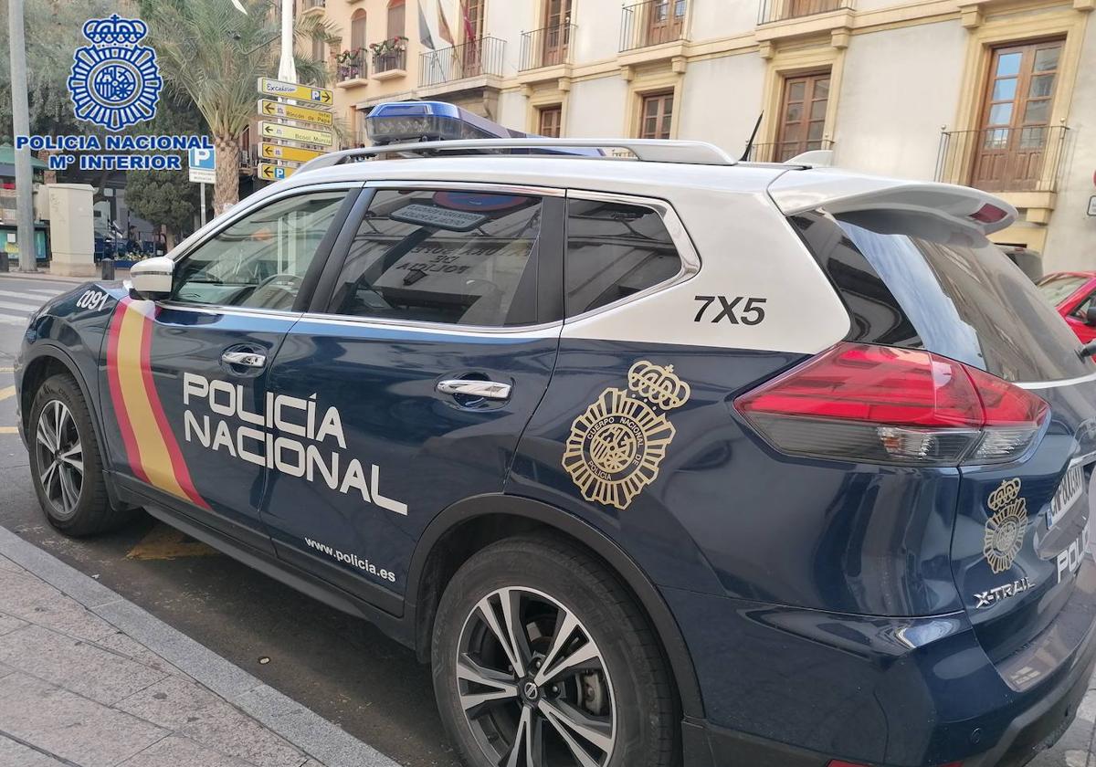 Detenido por forzar el acceso a un centro de mayores de Murcia y amenazar con un cuchillo a la Policía